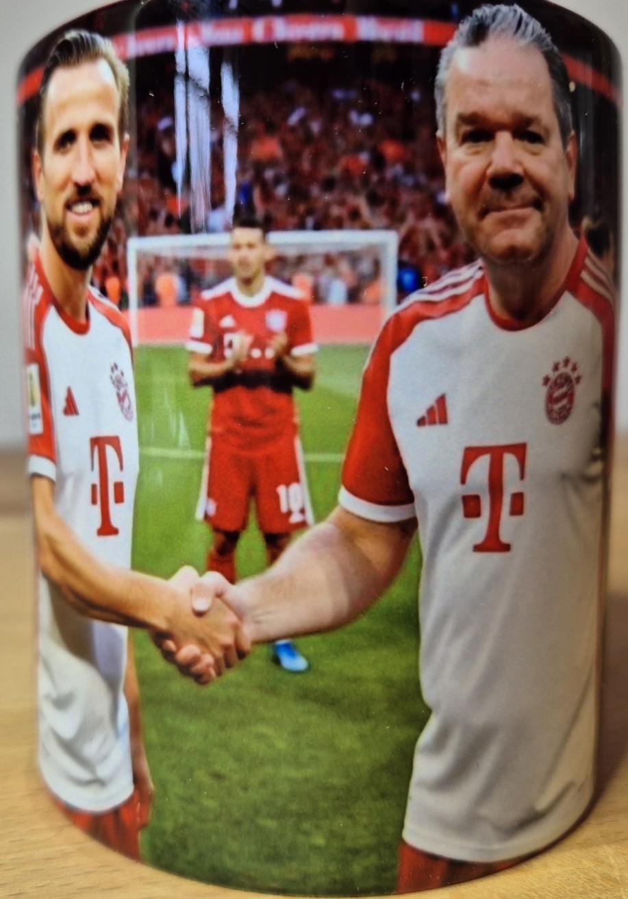 Prototyp-Tasse: Kane & Fan Shaking Hands